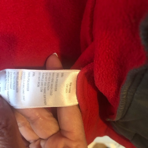 Red Chic Filet Fleece Size Medium - Picture 10 of 13